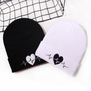 Gorro de punto de camuflaje acrílico personalizado para hombres gorros de invierno populares para la calle y la caza sublimados con patrón de letras único - Product Image 2