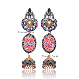 Boucles d'oreilles longues en argent oxydé, faites à la main en Inde, pour les fêtes, peintes à la main, argent bicolore, bijoux anciens, à porter par les femmes - Product Image 1