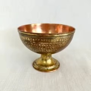 Bol de service rond en cuivre pour les buffets, les mariages, les cérémonies religieuses ou les arrangements de table de dîner festifs - Product Image 1