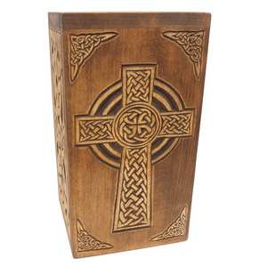Urna de madera personalizada con Cruz Celta para cenizas humanas, caja conmemorativa de madera tallada, recuerdo, cremación, estilo vikingo medieval - Product Image 5
