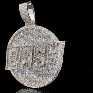 Colgante de Número Unisex de Oro Blanco de 18K con Moissanita Redonda de Corte Brillante Estilo Hip Hop Ice Out - Product Image 1
