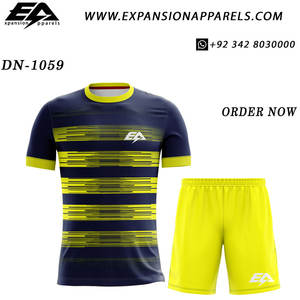 Polyester de haute qualité Football uniforme Logo personnalisé imprimé chemise hauts pantalons bas quantité minimale de commande sublimation vêtements personnalisés Football - Product Image 6