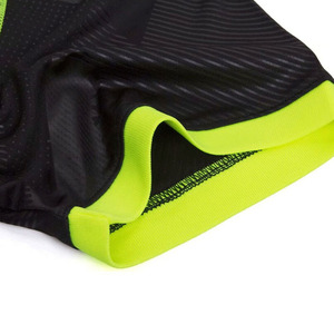 ชุดฟุตบอลแขนสั้นระบายอากาศแห้งเร็วลายพรางสีดำตัดขอบสีเขียวนีออนชุดฟุตบอล - Product Image 4