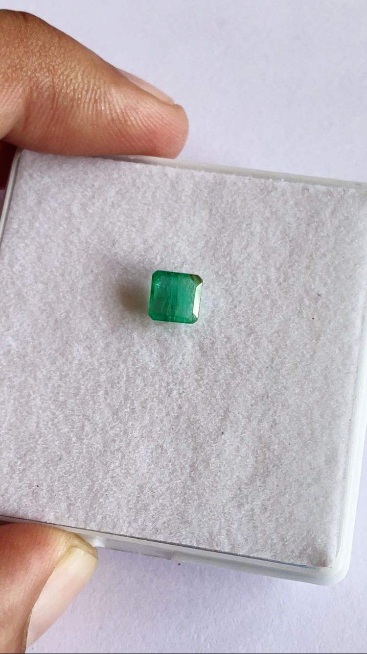 สีเขียว