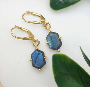 Boucles d'oreilles pendantes en pierre de labradorite à prix raisonnable, en laiton, 6x9 mm, cadeau d'anniversaire vintage, unisexe - Product Image 1