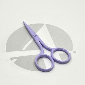 Tijeras de Bordado Profesionales con Recubrimiento Morado, Hoja Recta de Acero Inoxidable para Trabajos de Manualidades y Costura - Product Image 1