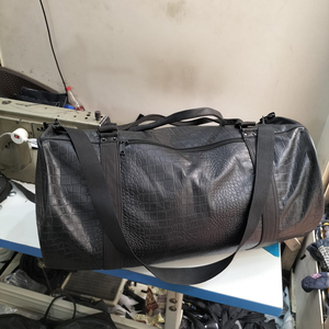 Sacs de voyage en cuir véritable grand espace imprimés de logo personnalisé pour hommes Sacs de sport en cuir véritable du Pakistan oem - Product Image 3