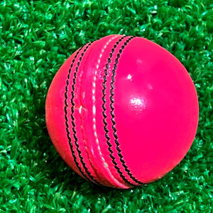 Balles de cricket roses 5.5onz 5 couches de qualité supérieure - Product Image 1