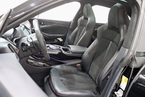 NICELY UAED 2024 DBX 707 AWD SUV, Motor de 9 Velocidades, 697 HP, 4L V8 - Product Image 3