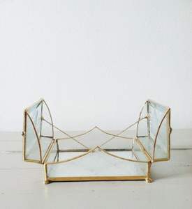 Boîte à bijoux de luxe en métal et en verre offrant un rangement organisé pour les pièces de bijouterie fines avec un attrait visuel décoratif - Product Image 1