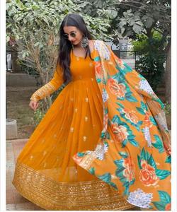 Alphanumero ชุดผ้าไหมปักลายขนาดใหญ่สไตล์ดีไซน์เนอร์บอลลีวูดสำหรับประตูทั่วโลก - Product Image 3