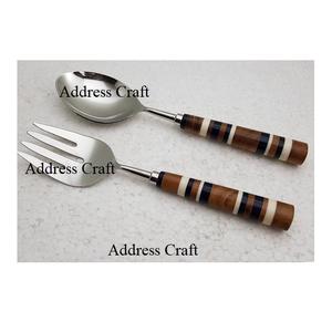 Serveur à salade personnalisé en acier avec manche en bois et résine Outil à salade de qualité supérieure Cuillère et fourchette de service Mélangeur à salade Vaisselle Couverts - Product Image 1