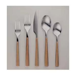 Diseño de acero inoxidable con mango largo, nuevos cubiertos de lujo, banquete de boda de acero inoxidable de lujo, chapado en plata - Product Image 1