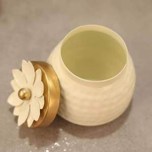 โถเก็บอาหารโลหะทำมือสุดหรูคุณภาพระดับพรีเมี่ยมสำหรับตากแห้งฝาหม้อตกแต่งห้องครัวงานปาร์ตี้ - Product Image 1