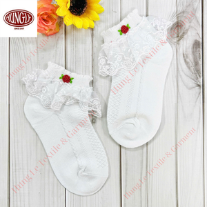 Adorables calcetines de bebé tejidos a mano con bordado floral - Product Image 5