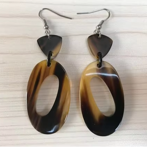 Pendientes tallados de cuerno de vaca de toro Natural, joyería hecha a mano, joyería de inspiración africana para mujer, artesanía de media luna - Product Image 1