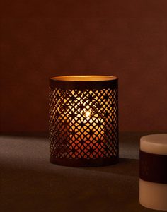 ที่วางทีไลท์โลหะมีสไตล์ตั้งโต๊ะที่หรูหราสำหรับให้แสงสว่างโดยรอบตกแต่งบ้านที่แสนสบายพร้อมเชิงเทียนที่ใช้งานได้ - Product Image 2