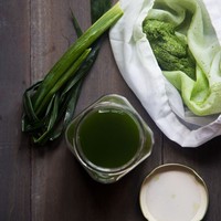 JUS PANDAN BEKU ALAMI / EKSTRAK DAUN MURNI / PASOKAN GROSIR DALAM BOTOL UNTUK INDUSTRI MAKANAN DAN MINUMAN