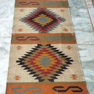 พรมวิ่งทำมือจากขนสัตว์และปอกระเจาแบบคิลิม ปรับแต่งได้ - ของตกแต่งบ้านที่เป็นมิตรกับสิ่งแวดล้อมสำหรับห้องโถง ห้องนอน และห้องนั่งเล่น - Product Image 1