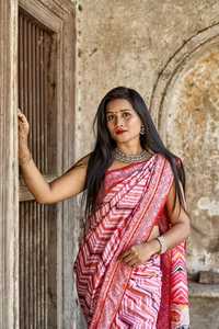 ชุดอินเดียทันสมัย ผ้าคุณภาพดี เสื้อผ้าพื้นเมือง ผ้าไหมโดลาแท้ ซารีพร้อมเสื้อ ปักลายด้วยด้ายซารี ผู้ส่งออกจากอินเดีย - Product Image 3