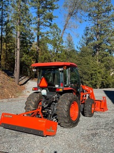 Tracteur à roues KUBOTA MX5400 4x4 facile à utiliser avec cabine fermée, accessoires inclus, godet 4-en-1, attelage 3 points - Product Image 1