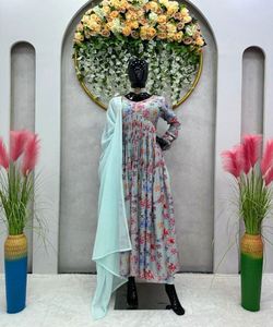 Fusión de moda: estilo pakistaní Salwar Kameez de estilos tradicionales y modernos, creando un lehenga de moda elegante y elegante - Product Image 5