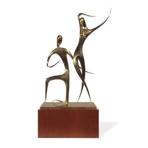 Sculpture en aluminium coulé conçue pour les espaces intérieurs modernes, avec un équilibre artistique raffiné et une présence métallique élégante - Product Image 5