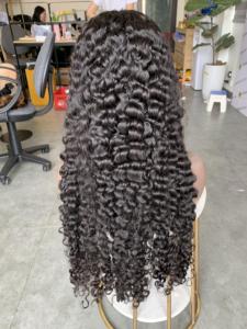 Grossiste en perruques à trame unique en cheveux humains bouclés eurasadiens, personnalisables en couleur - Product Image 1