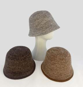 Chapeaux Bob en Laine Personnalisés pour Femmes – Modèles Peintre Tendance et Colorés - Product Image 4