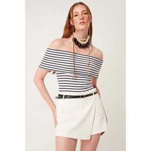 เสื้อเปิดไหล่ผ้าริบ 100% โมดอล แขนสั้น - Product Image 1