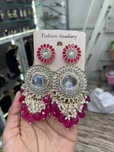 PENDIENTES TRADICIONALES Y DE MODA INDIOS KUNDAN CHAPADO EN ORO CON PENDIENTES DE PERLAS Y PENDIENTES DE BOLLYWOOD PARA MUJERES Y NIÑAS - Product Image 2