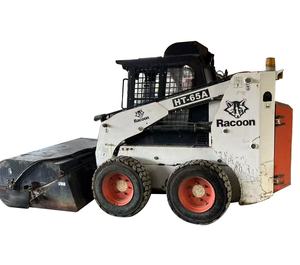 מעמיס זחלי משומש מדגם Racoon HT65A עם אביזר מטאטא, מעמיס דיזל משומש, מעמיס זחלי Racoon 3 טון מיני למכירה - Product Image 1