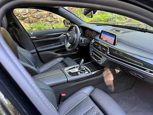 2021 750i xDrive ~13 200 milles, V8 biturbo, transmission intégrale, très bien équipé, non modifié - Product Image 5