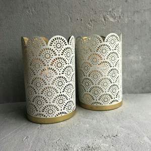 Support votif décoratif en métal bicolore pour un style chic à la maison et une ambiance élégante aux chandelles pour le dîner - Product Image 3