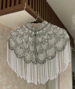 Cape de mariée en strass et perles faite à la main : Couvre-épaules de mariage - Product Image 3