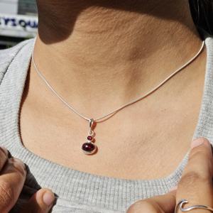 Pendentif en argent sterling 925 avec grenat cabochon, style religieux, qualité extrême, à porter pour les fêtes, pour enfants - Product Image 5