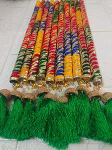 Bâtons Dandiya multicolores vibrants avec glands verts et cloches pour Navratri, Garba, bâtons en bois, Dandiya Raas, cadeau de danse folklorique - Product Image 2