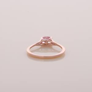 Bague solitaire en or rose, jaune et blanc 14 carats avec diamant rose ovale de 0,67 ct cultivé en laboratoire - Product Image 4