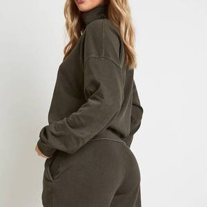 Conjunto Deportivo de Mujer en Felpa de Algodón Teñido, Sudadera con Cuello Alto y Botones, Pantalones Jogger de Pierna Recta, Suministro OEM, Logotipo Personalizado - Product Image 5