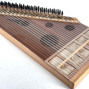 Qanun égyptien professionnel à 75 cordes Gawharet El Fan - Zithère orientale en bois d'acajou - Product Image 5