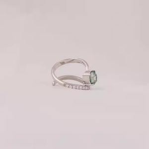 Anillo de compromiso de diamante cultivado en laboratorio de corte redondo verde con anillo de diamante creado en laboratorio redondo pequeño anillo de diamante de oro sólido - Product Image 2