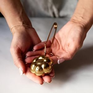 ที่กรองชาทำจากทองเหลืองแบบทันสมัยในอุตสาหกรรมสีทองพร้อมที่กรองชาจำนวนมากสำหรับใช้ในครัว - Product Image 2