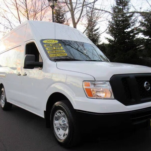 นิสสัน NV2500 HD ปี 2017 รถตู้หลังคาสูง เครื่องยนต์เทอร์โบ พวงมาลัยซ้าย มือสอง วิ่ง 1-25000 ไมล์ เกียร์อัตโนมัติแบบเบา ระบบควบคุมความเร็วอัตโนมัติ ระบบขับเคลื่อนสี่ล้อ เบาะหนัง ล้อแม็ก R20 - Product Image 1