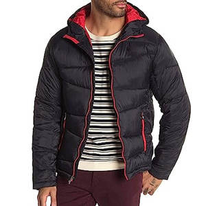 Chaqueta de Invierno Personalizada OEM para Hombre, Chaqueta Acolchada de Lona Bordada, Negra y Roja en Contraste, con Capucha, Deportiva, Técnica, Aislada, Impermeable y Reversible - Product Image 1