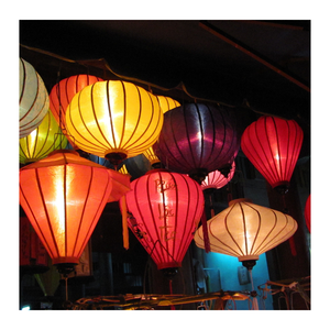 Lanterne en soie de bambou suspendue à la main avec tissu en soie coloré pour la décoration de la maison et du festival - Product Image 1