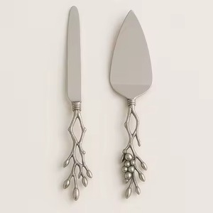 Ensemble couteau à gâteau et serveur en métal martelé avec poignées texturées outils de dessert modernes en acier inoxydable décor de table rustique de luxe - Product Image 3