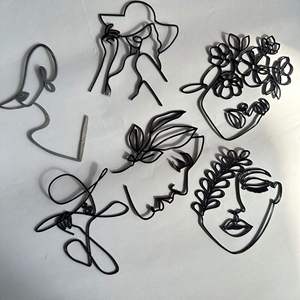 Adorno Navideño de Hierro Forjado Hecho a Mano por Diseñador, Acabado Negro Antiguo, Decoración Navideña para Colgar en el Árbol de Navidad - Product Image 1