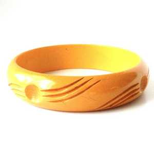 Brazalete de resina de diseño moderno Brazalete de resina de varios colores para mujeres y niñas para productos de venta caliente por artesanía de media luna - Product Image 1