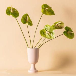 Florero de Metal de nuevo diseño con Base, florero Floral decorativo hecho a mano para mesa de hogar y boda de Color Rosa bebé - Product Image 1