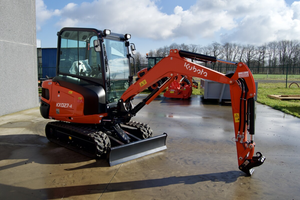 Miniexcavadora Kubota KX027-4 de 2.6 Toneladas, Pocas Horas de Trabajo, Excelente Estado de Funcionamiento, Gran Oferta a Buen Precio - Product Image 4